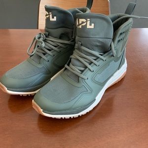 Men’s APL Techloom Defender. Size 10.5